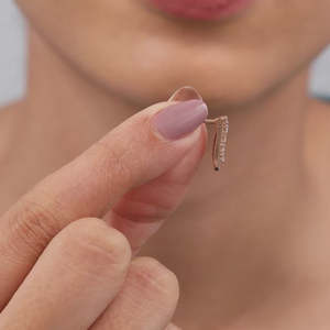 Hermosos Pendientes de Oro Rosa con Forma de Pera Contemporánea y Brillo de Diamante Cultivado en Laboratorio - Product Image 4