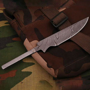 Queue de rat personnalisée de haute qualité couteau de chasse en acier damas lame vierge - Product Image 5