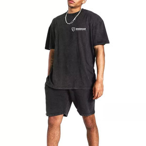 Ensemble T-shirt et short pour homme en coton respirant, style streetwear décontracté, avec logo personnalisé - Product Image 1