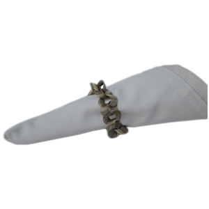 Anneau de serviette en laiton décoratif, finition antique, idéal pour la décoration de la table, décoration de la table à manger, porte-serviettes - Product Image 1