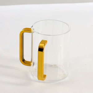 Taza de lavado acrílica Lucite moderna con asas dobles, ideal para celebrar las tradiciones judías con elegancia elegante - Product Image 1