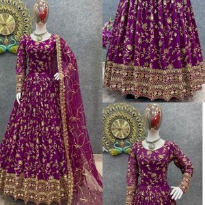 Vestido de Fiesta o Boda con Bordado de Lentejuelas sobre Tela de Georgette Sintética, Completamente Cosido, con Pantalón y Dupatta - Product Image 2