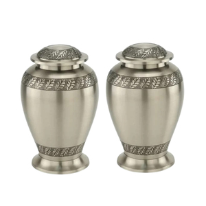 Urne commémorative de crémation en argent faite à la main de haute qualité pour l'approvisionnement en vrac de cendres humaines de l'Inde pour les monuments commémoratifs - Product Image 4