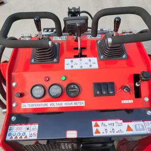 Minicargadora Compacta con Motor de Gasolina de 13.5 HP, Alta Eficiencia para Jardín y Granja, B&S, Capacidad de Volteo de 1760 lb - Product Image 4
