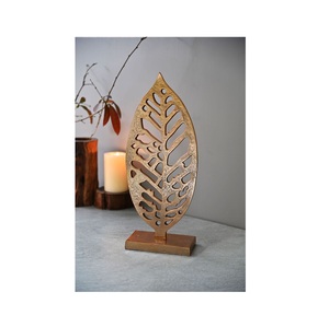 Sculpture en aluminium doré faite à la main Design antique unique pour cadeaux de mariage Excellente qualité Usage domestique en vrac Métal coulé ingéré - Product Image 6