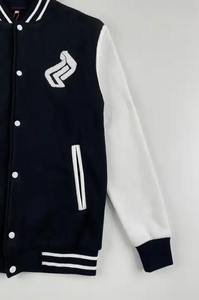 แจ็คเก็ตวาร์ซิตี้ขนสัตว์สีแดงขาวแบบยูนิเซ็กซ์ ออกแบบเองได้ สไตล์ไฮสตรีทบางเบา คอตั้ง กันลม ระบายอากาศได้ดี สำหรับฤดูหนาว รุ่นใหม่ - Product Image 3