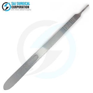 Antirouille en acier de conception argentée inoxydable de poignée de scalpel d'OEM pour les lames jetables réutilisables dans des procédures dentaires médicales - Product Image 1