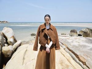 Nouvelle conception de vestes et manteaux pour femmes, veste oversize en alpaga AMARA de luxe, 56% Suri, 29% laine, 15% nylon, boutons, vestes pour femmes - Product Image 4