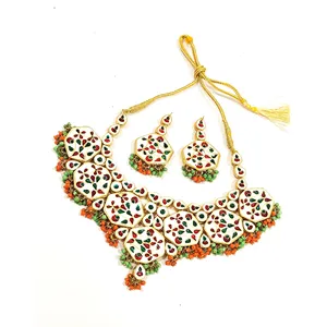 Conjunto de Collar Kundan Meenaakri con Cuentas Naranjas y Verdes, con Circones, Joyería Fina de Lujo para Bodas y Regalos, Chapado en Oro - Product Image 3