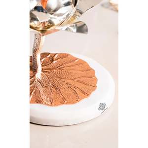 Lampe à huile décorative en argent plaqué avec motif de lotus, accessoire élégant pour la décoration de la maison - Product Image 3