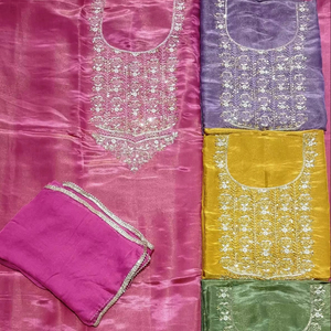 Costume en soie brodé à la main non cousu de créateur moderne pour femmes Style traditionnel indien pour les fêtes - Product Image 1