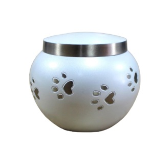 Nouveau Design Indien Artisanat Urnes Funéraires En Laiton En Métal Urnes De Crémation Pour Animaux De Compagnie Prix Bas Urnes De Crémation Pour Animaux De Compagnie Avec La Couleur Blanche - Product Image 4