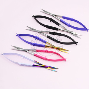 Ciseaux de précision ergonomiques en acier inoxydable à lame courte et retour automatique pour sourcils et cils - Product Image 1