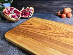 Planche à découper en bois d'olivier personnalisée, planche à découper en bois massif naturel, fabriquée à la main pour la préparation des aliments et un cadeau de qualité supérieure - Product Image 3