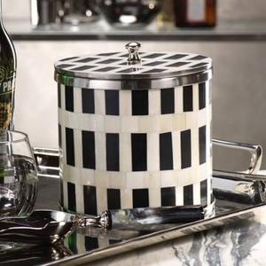 Boîte Kumkum en laiton incrusté de nacre à la mode en mosaïque et forme ronde pour garder la boîte Sindoor de la femme - Product Image 1