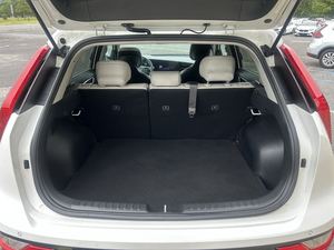 Blanc propre 2024 Kia Niro EX Touring FWD utilisé avec les sièges en cuir démarrage à distance Bluetooth Android Auto toit ouvrant sièges chauffants - Product Image 4