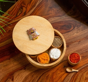 Boîte à épices artisanale motif hibou arc-en-ciel avec cuillère en bois de mangue et de sheesham 7 conteneurs conteneur à épices avec cuillère en bois - Product Image 4