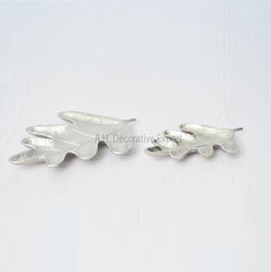 Plateau en forme de feuille en aluminium fini argent fait à la main Décoration de table de mariage attrayante avec conception de plateau de service à salade - Product Image 4