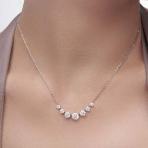 Collier minimaliste et élégant en diamant couronne de 2,92 carats pour femmes en or blanc 14 carats, bijoux fins de laboratoire - Product Image 1
