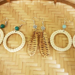 Boucles d'oreilles boho en rotin faites à la main pour femme, accessoires de mode - Product Image 2