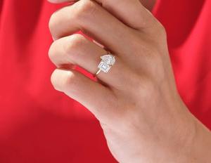 Anillo de compromiso de moissanita de Esmeralda y pera de 2,50 CT, anillo de moissanita de doble piedra de oro sólido de 14K para mujer - Product Image 3