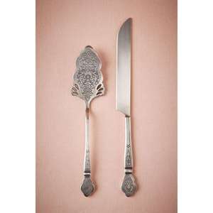 Servidor de pasteles de metal elaborado con atención al detalle para una experiencia de servicio refinada en restaurantes de alta gama. - Product Image 3