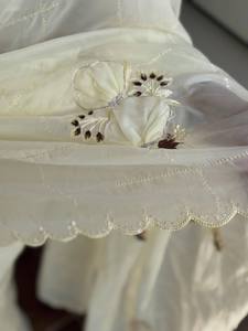 Chemisier sari traditionnel de créateur en soie cristal avec appliques à la main pour femmes et filles pour les mariages en vrac bas - Product Image 4