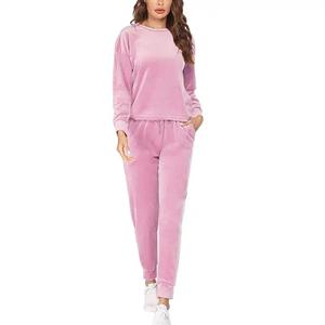 Survêtement personnalisé en gros pour femmes – Tenue de sport et de jogging ajustée pour la course à pied - Product Image 6