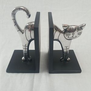 Sujetalibros de metal contemporáneos diseñados para decoración del hogar moderna y organización eficiente de libros - Product Image 2