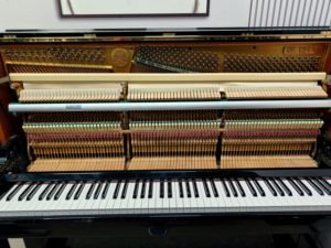 Piano droit KAWAI KS1 noir, modèle d'occasion du Japon, économique pour la performance à domicile, qualité export, aigus clairs - Product Image 6