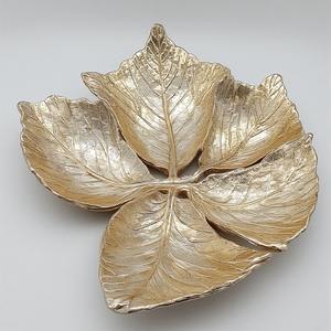 Serveur de fruits secs en aluminium fabriqué à la main avec trois compartiments connectés en forme de feuille en finition or antique conçu - Product Image 1