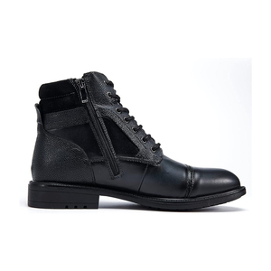 Chaussures en cuir noir pour hommes offrant des matériaux de haute qualité et un aspect sophistiqué avec une finition de qualité et une forme élégante - Product Image 5