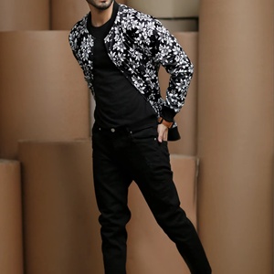 Veste d'hiver décontractée pour femmes personnalisée avec capuche amovible, col montant, manteau matelassé à capuche, service OEM disponible - Product Image 1