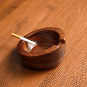 Cenicero de Madera Ecológico Clásico Sin Humo |   Cenicero de Cigarros y Cigarrillos de Madera Maciza Hecho a Mano, Tamaño y Forma Personalizables para el Hogar - Product Image 1