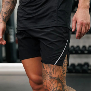 Short d'entraînement sportif 2 en 1 pour hommes OEM Short de sport tissé noir pour hommes avec marque réfléchissante Regular Fit Activewear Commande en gros - Product Image 1