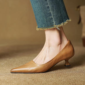 Mocassins plats pratiques pour femmes, faciles à enfiler, confortables, à semelle souple, essentiels pour la marche, chaussures plates pour femmes. - Product Image 1