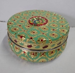 Vente en gros de petites boîtes de rangement en métal décoratives Meenakari avec design paon pour mariage et retour de cadeaux - Product Image 2
