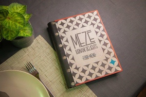 Couverture de menu en bois avec motif géométrique gravé au laser et rivets en laiton - Product Image 2