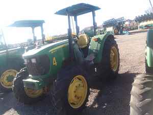 รถแทรกเตอร์มือสอง John Deere 5075E 75 แรงม้า ขับเคลื่อน 4 ล้อ พร้อมระบบยกไฮดรอลิกสำหรับงานหนักและระบบระบายความร้อนขั้นสูงสำหรับขาย - Product Image 4