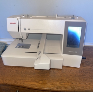 Máquina de Bordar Janome Memory Craft 550E - Product Image 1