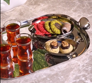 Bandeja de servicio segura de contacto para alimentos apta para lavavajillas de metal decorativo plateado de diseño moderno - Product Image 1