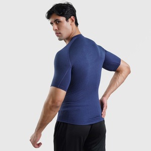 Camisetas de gimnasio personalizadas para hombre Camiseta cómoda de compresión para entrenamiento deportivo con mangas cortas Diseño liso en blanco - Product Image 6