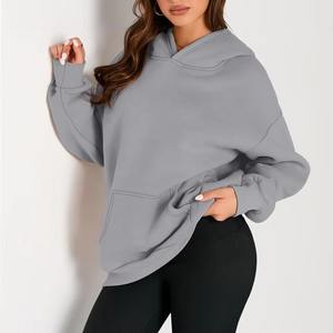 Exportateur en gros de sweats à capuche oversize pour femmes, tissu velours, coupe ample, hiver, logo sur le devant, streetwear, usage quotidien - Product Image 5