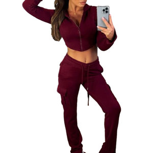 Precio al por mayor: Conjunto de chándal casual de invierno con capucha para mujer, top corto y pantalón acampanado, 100% algodón, hecho en Pakistán. - Product Image 1