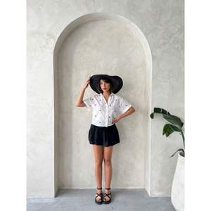 Chemisiers et chemises brodés pour femmes - Collection en gros - Product Image 4