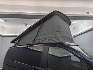 VÉHICULE D'OCCASION ÉCONOMIQUE 2023-2024 V 250d <span class=keywords><strong>MARCO</strong></span> <span class=keywords><strong>POLO</strong></span> EDITION SUV de Luxe AWD Cuir Foncé Automatique R18 Toit Panoramique Caméra Arrière 360° Tactile - Product Image 4