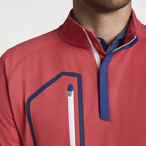 เสื้อฮู้ดกอล์ฟแบบซิปสี่ส่วน ให้ความสบายสูง ออกแบบมาสำหรับนักกีฬาที่ต้องการเสื้อผ้าที่ให้ความอบอุ่น ยืดหยุ่น และระบายอากาศได้ดี สำหรับการฝึกซ้อมประจำวัน - Product Image 3