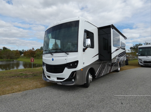 1F66F5DN5R0A00412 Nueva Autocaravana de Lujo Clase A 2025 con Motor a Gasolina y Amplio Interior Deslizable - Product Image 1