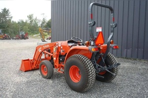 รถแทรกเตอร์ฟาร์ม Kubota L2502 ขับเคลื่อน 4 ล้อ 25 แรงม้า ได้รับการรับรองมาตรฐาน CE พร้อมบุ้งกี๋หน้า PTO ระบบยึด 3 จุด รถแทรกเตอร์สำหรับทำสวน - Product Image 1