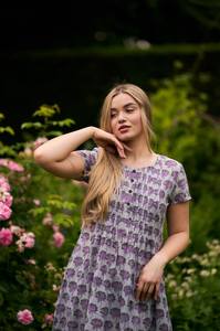 Vestido Bohemio de Algodón Lotus Lake, Estampado Floral en Bloque a Mano, Color Lila Grisáceo, Informal, Ocasional, Moda Ética - Product Image 6